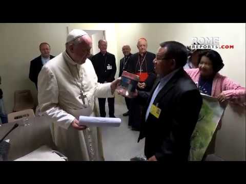 Francisco se reúne con líderes indígenas en el Vaticano