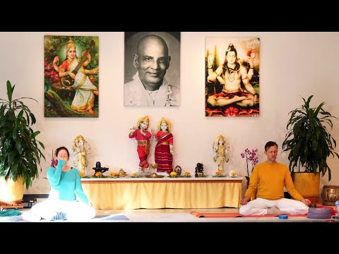 YOGA Mittelstufe "Exakt" mit Udo - Yoga Vidya Ashram Live - 9:15 Uhr 18.10.2021