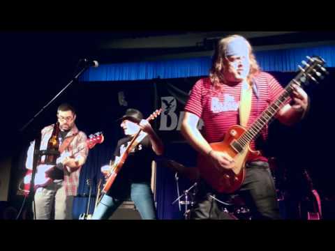 The Bazaga's - I saw her standing there