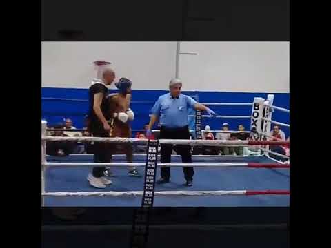 Boxeo Axel con guantes blancos  y franco con guantes rojos