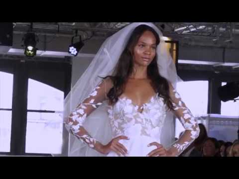download lagu mp3 mp4 Wtoo Gowns, download lagu Wtoo Gowns gratis, unduh video klip Wtoo Gowns