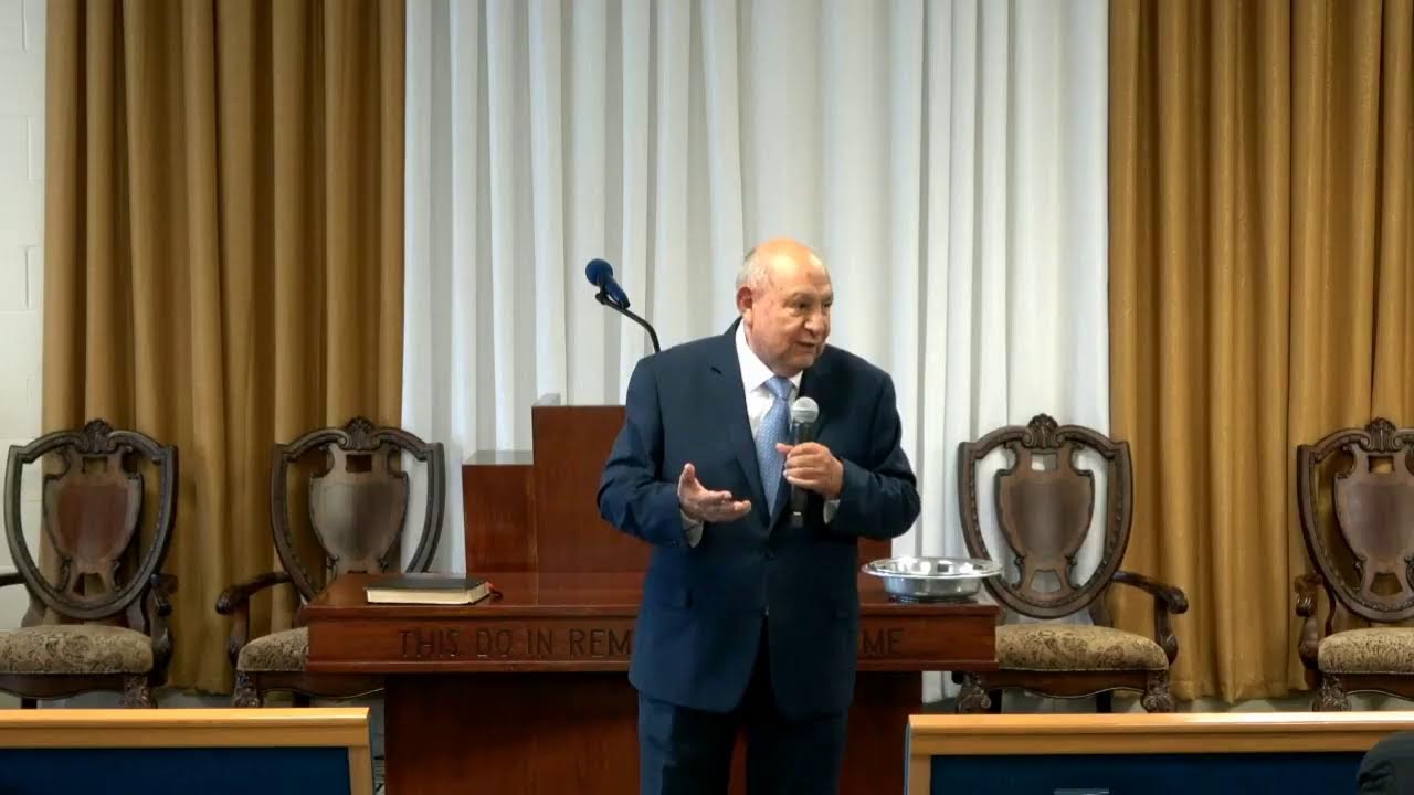 Pastor Alejandro Bullón en la Iglesia Shalom