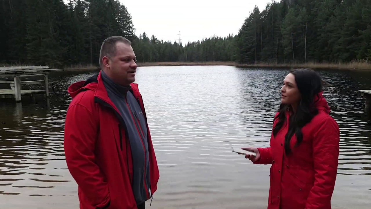 Paskaties, Melnezerā peldas arī ziemā! /VIDEOREPORTĀŽA/