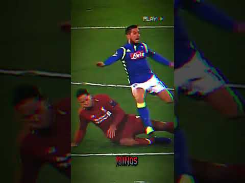 MENINAS VS MENINOS NA EDUCAÇÃO FÍSICA 😎😎🤖🤖#escola #futebol #zagueiro #goleiro #meninas #meninos