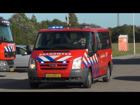 Brandweerkorpsen vertrekken vanaf Brandweerkazerne Wolvega na prijsuitreiking