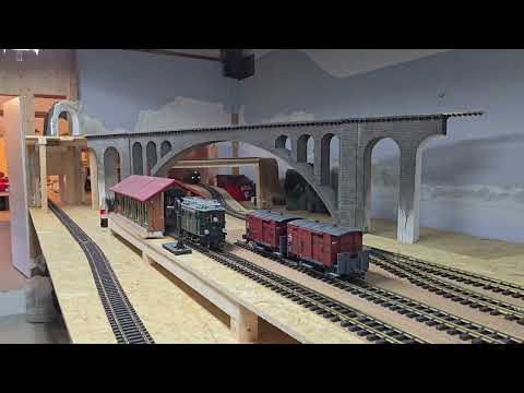 Lgb innenanlage...die Gleise sind fast geschafft . ich wünsche allen noch ein gutes neues Jahr