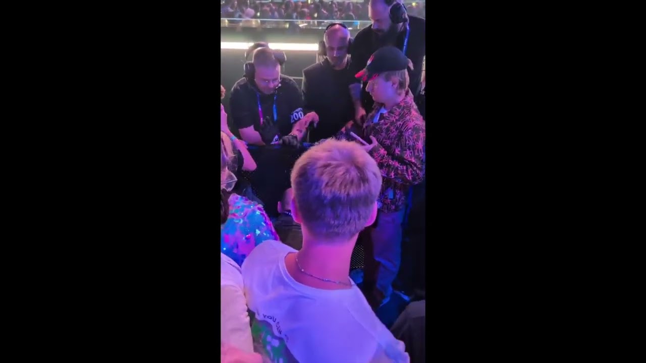 Eurovision, attivista pro-Palestina allontanato dall’arena durante l’esibizione di Israele