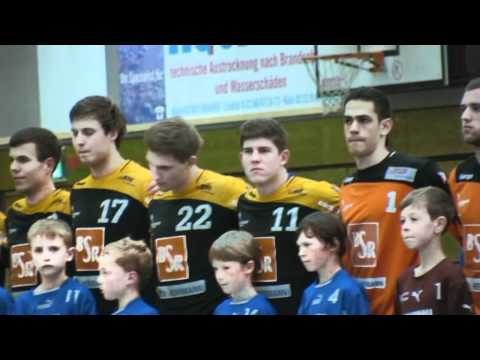 Pauls Freundin Linda begleitet uns bei dem Jugendbundesliga Finale der Füchse Berlin