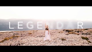 Musik-Video-Miniaturansicht zu Legendär Songtext von Natalie Holzner