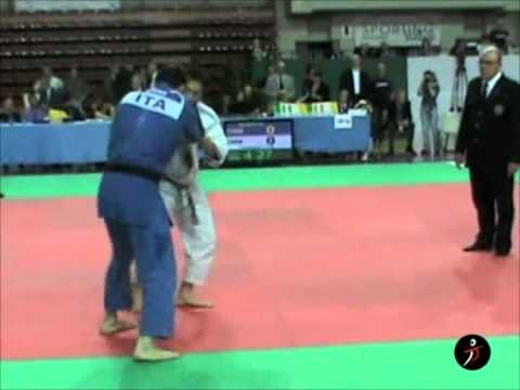 italiajudo.com_Camp Ita Assoluti Novara 2011 - Nicandro Buono vs Ivan Tomasetti - Finale 3° kg100