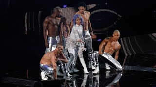 Nicki Minaj Turn me on Live At NBA 2012