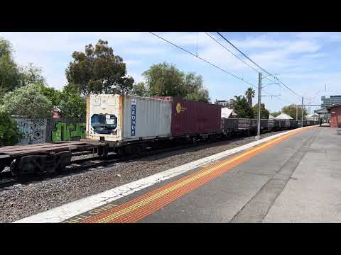 Pacific National NR120 NR93 5MP2 train Middle Footscray station
