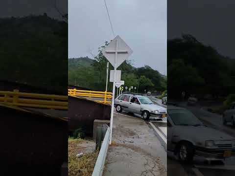 Creciendo Río Timanejo a su paso por el Puente La Palma Municipio de Elías Huila