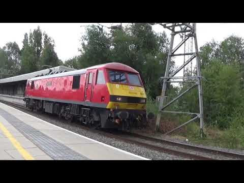 Stafford Railway Station 90019 DB Cargo departs the UDG on 0Z90 on the 16th July 2018