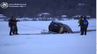 preview picture of video 'Sortie d'un véhicule du petit lac Magog'