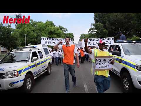VIDEO: Wit en swart staan saam teen ontwikkeling