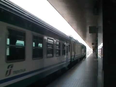 E656.592 + E464.017 guasta in partenza con un regionale per Tivoli