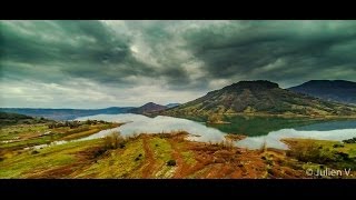 preview picture of video 'Vol au dessus de la ruffe rouge du Salagou en drone'