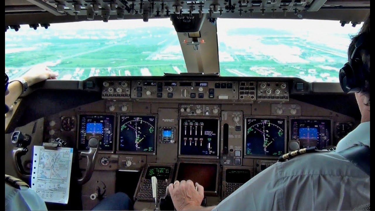 KLM Martinair 747-400 - Landing Bangkok BKK, Cockpit View