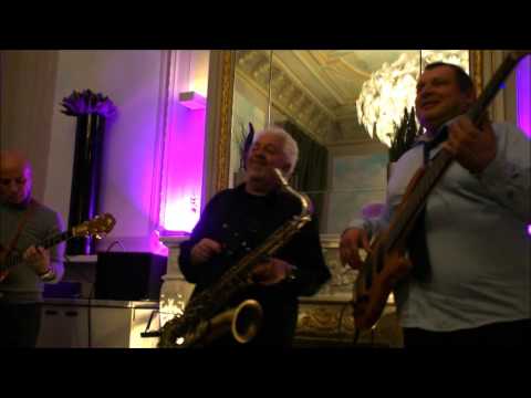 NO DRUMS JAZZ TRIO plays First light