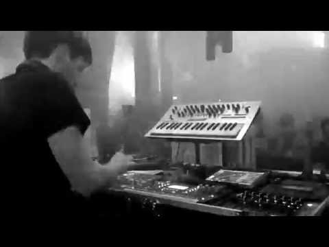 Hutenberger LIVE @ Archiv 003