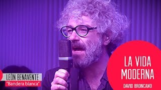 León Benavente ondea la bandera rosa de Moderdonia #LaVidaModerna