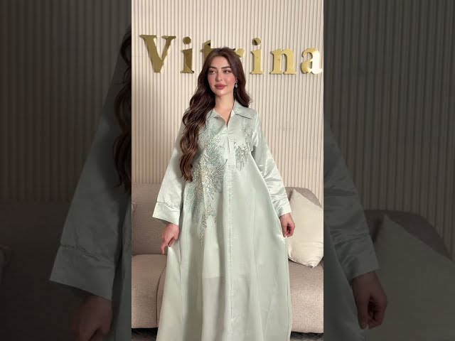 جلابية نعناعية بتطريز لامع