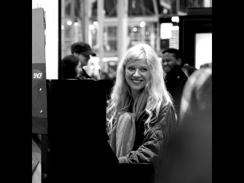 Practicing for my Salle Pleyel recital...and a fashion lesson :) Valentina Lisitsa