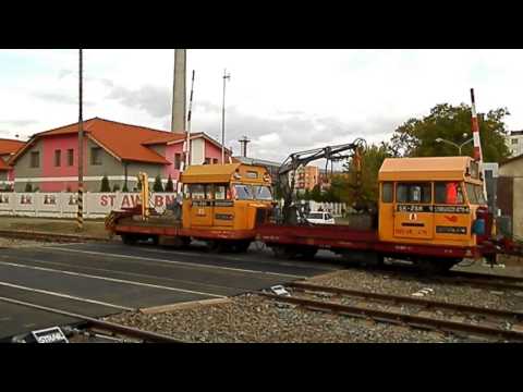 Železničné priecestie v Moravciach je otvorené. Takto po ňom prešli prvé autá