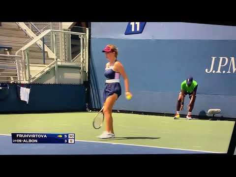 Linda Fruhvirtova takes first set with love hold