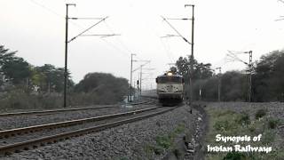 preview picture of video 'INDIAN RAILWAYS: ITARSI (ET) WAM-4 LOCOMOTIVE SHOWING ITS BRUTAL POWER'