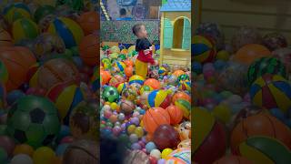 Download lagu Si unyil mandi bola seru banget mp3