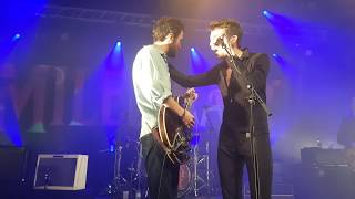 Colour of the trap - Miles Kane (Chabada Angers) (Fan playing guitar on stage)