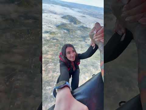 Salto insano de paraquedas em cima da cidade, pousei num terreno de 30m2. 🙃 #epic #bucketlist #jump