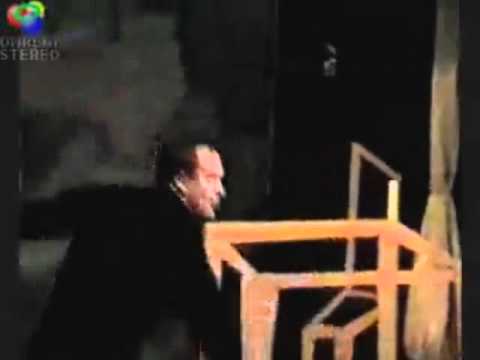 O κορυφαίος Αμερικανός σκηνοθέτης [[#Robert Wilson [Ρόμπερτ Ουίλσον]#]] σε πρόβα (2009).