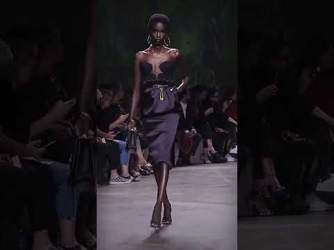 Anokyai walking for Versace SS 2020. So classy 🔥