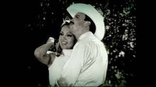 Es Demasiado Tarde Lyrics English Translation