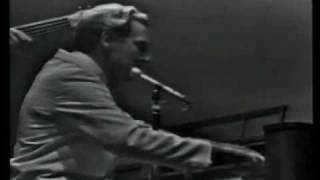 JERRY LEE LEWIS - ROCKIN PNEUMONIA AND THE BOOGIE WOOGIE FLU.