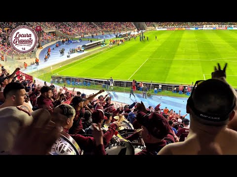 "DE LANÚS YO VENGO • INGRESO DE LA 14 • HINCHADA DE LANÚS EN SANTIAGO DEL ESTERO" Barra: La Barra 14 &bull; Club: Lanús
