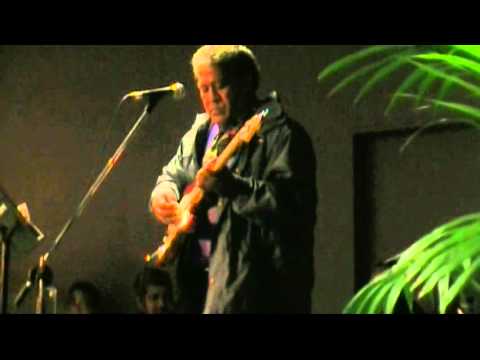 PULE AOAO LE ATUA -  (uncle Fafo singing @nana's funeral 2008)