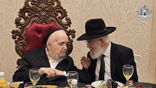 השידור השבועי מראש הישיבה מורנו הרב צמח שליט''א ולהבה''ח מרן ראש הישיבה אור העולם זיע"א - חנוכה (מוסדות כיסא רחמים) - התמונה מוצגת ישירות מתוך אתר האינטרנט יוטיוב. זכויות היוצרים בתמונה שייכות ליוצרה. קישור קרדיט למקור התוכן נמצא בתוך דף הסרטון