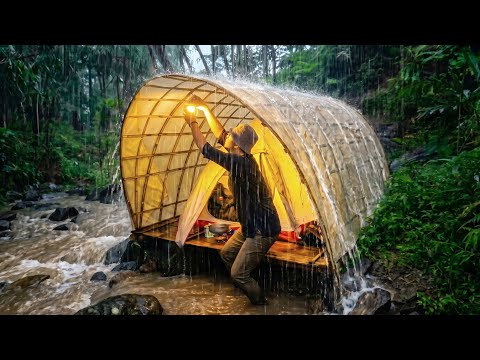 EXTREME SURVIVAL: Building a Unique Shelter in a Violent Rainstorm!