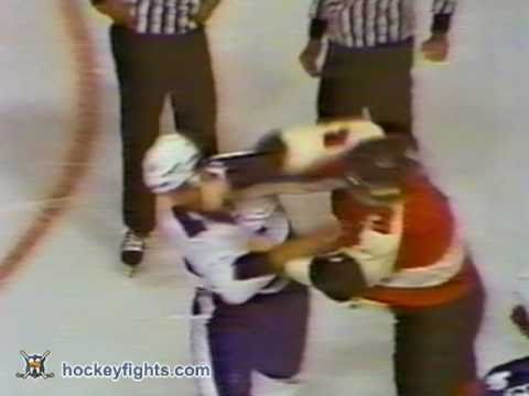 Behn Wilson vs Tiger Williams