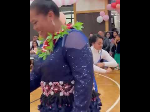 Tongan sis killing it on the dance floor😅🔥🥵🥵
