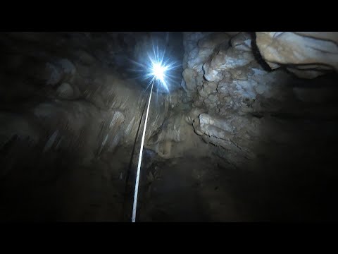 YouTube - Peștera Nr.8 din Valea Toplița (Avenul Salamandrei)