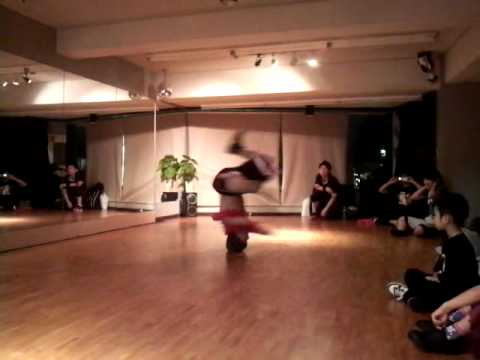 Bboy Aichi headspin