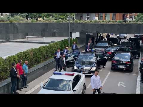 Pod jakom policijskom pratnjom Dodik stigao na sastanak koalicionih partnera u Parlamentu BiH