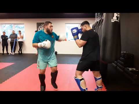 Ismael Lazaar sparring training bij Figting Talents