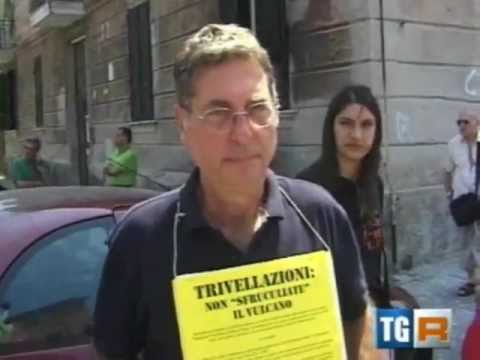 TRIVELLAZIONI CAMPI FLEGREI - primo presidio di protesta a Bagnoli del 7 Luglio 2010