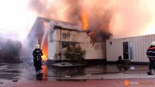 preview picture of video 'Grote brand verwoest loods in haven Sijlweg / Biesboschhaven in Werkendam (2013-04-15)'